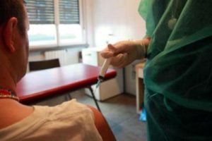 Influenza, allarme dei medici: "Vaccinatevi"