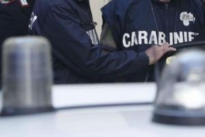 Rubavano nei negozi di via Garbini: fratelli in manette