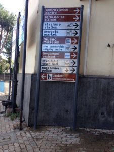 Civitavecchia, Parte l’installazione della cartellonistica turistica bilingue