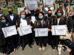 Crisi Giustizia, protesta l’avvocatura italiana
