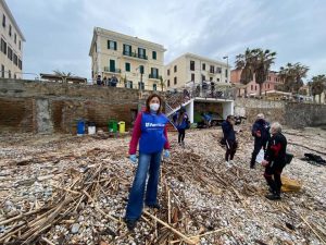 Mare d’inverno, spiagge e fondali di Civitavecchia tornano a brillare