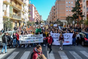 Sciopero per il clima: in tanti in piazza per dire no al gas