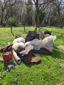 Scuolambiente ripulisce il bosco di Valcanneto