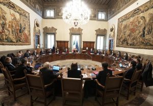 Decreto riaperture, il Cdm conferma il coprifuoco alle 22