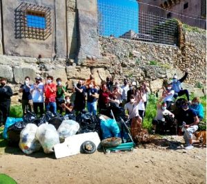 Ripulita la spiaggia del castello