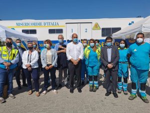 Vaccini Fiumicino: Montino e Zingaretti in visita al camper della Misericordia