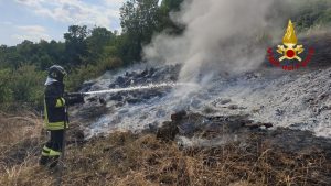 Roma, il grande caldo porta gli incendi: oggi 120 interventi dei vigili del fuoco