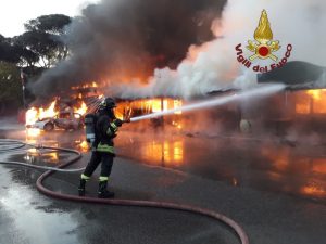 Tessennano – Incendio nella notte, casa distrutta dalle fiamme