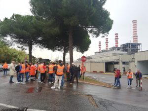 No al fossile e Friday for future sostengono i lavoratori Minosse: ”Giù le mani dai posti di lavoro”