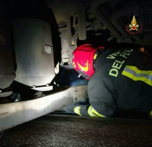 Fiano, auto si schianta contro albero: quattro giovani in codice rosso