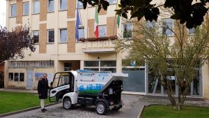 Porta a porta, a Manziana il primo mezzo elettrico per la raccolta rifiuti