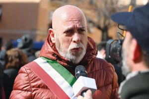 Rifiuti romani a Civitavecchia, il sindaco Tedesco non ci sta: “Pronti a dare battaglia”