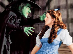 Cinema, va all’asta l’abito indossato da Judy Garland ne “Il mago di Oz”