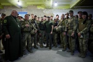 Ucraina, Zelensky in visita a Mykolaiv: “Continuare a lavorare per vittoria”