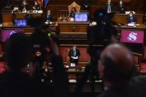 Ucraina, sospesa riunione maggioranza. Draghi in Senato alle 15