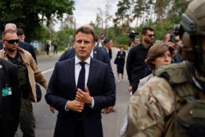 Macron a Kiev: “Messaggio di unità, prossime settimane difficili”