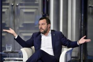 Salvini: “Governo? Se non taglia le tasse è complicato starci”