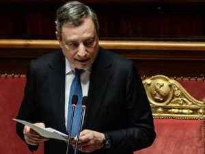 Draghi al Senato: “Italia continuerà a sostenere Kiev, è mandato del Parlamento”