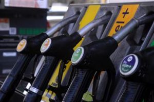 Prezzi benzina, diesel e gasolio: “Stangata da 600 euro a famiglia”