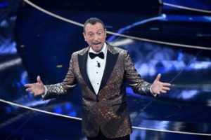 Sanremo 2023, Amadeus pubblica Regolamento: “Cerco 25 pezzi radiofonici”