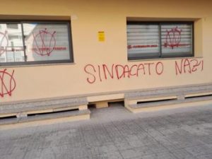 Cgil, scritte sulla sede di Olbia: “Landini nazi”