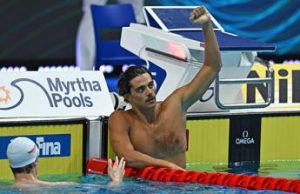 Mondiali nuoto, Ceccon strepitoso: oro e record del mondo nei 100 dorso