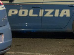 Napoli, donna uccisa a coltellate dal figlio 17enne