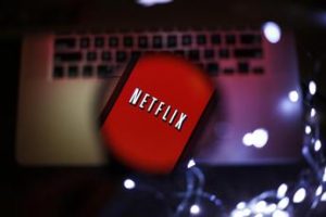 Netflix, condividere l’abbonamento è legale? Cosa c’è da sapere