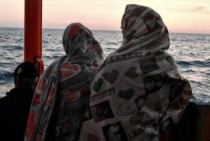 Migranti, peschereccio al largo della Calabria: 5 morti