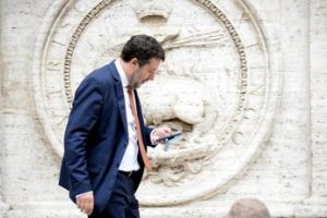 Crisi governo, centrodestra valuta non partecipazione voto. Ira M5S su replica Draghi