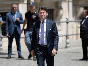 M5S non voterà fiducia in Senato, Conte: “No a cambiali in bianco a governo”