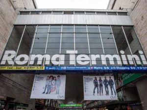 Roma, donna muore investita da un treno alla stazione Termini