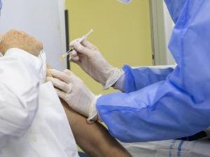 Vaccini, Rezza: ‘Negli anziani bassa adesione per scarsa percezione rischio’