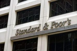 S&P conferma rating Italia, abbassa outlook su rischi per riforme