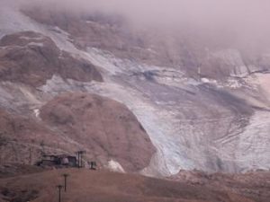 Valanga Marmolada, climatologo: “Crollo per alte temperature e scarsa nevosità”