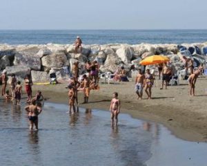 Napoli, app per ingresso in spiaggia: come funziona