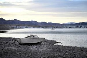 Le macabre soprese del lago prosciugato dal caldo