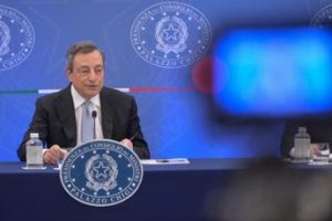 Dimissioni Draghi fanno il giro del mondo