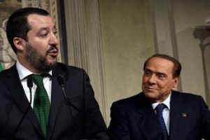 Crisi governo, Salvini-Berlusconi pronti al voto. Tensioni in assemblea M5S