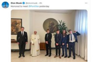 Elon Musk ieri in visita dal Papa: “Onorato”