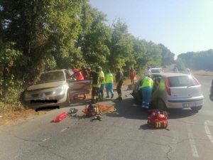 Civitavecchia, scontro tra auto davanti a Villa Rosy: due feriti