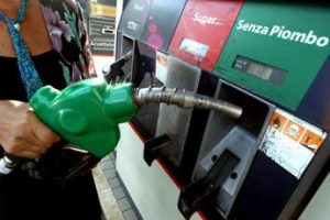 Caro carburante, sconto 30 centesimi esteso fino al 21 agosto