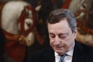 Elezioni politiche 2022, The Observer: “Draghi pugnalato alle spalle”