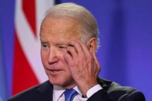 Biden di nuovo positivo, il medico: “Torna in isolamento”