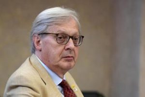 Elezioni 2022, Sgarbi sfida Casini a Bologna