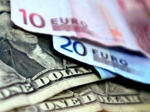 Russia: “Ridurremo scambi in euro e dollari, sono valute tossiche”