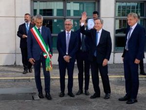 Draghi al Meeting di Rimini, la gente urla: “Bravo, grazie Mario!”