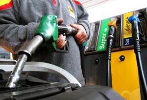 Carburanti, prezzi medi in calo per benzina e diesel oggi