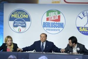 Sondaggi politici, elezioni 2022: centrodestra in vantaggio di 18 punti