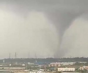 Maltempo, tromba d’aria a Civitavecchia – Video